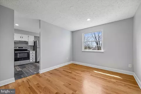 Living - 25615 Coltrane Dr, Damascus, MD 20872 photo 4 of 6