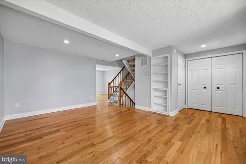 Living - 25615 Coltrane Dr, Damascus, MD 20872 photo 2 of 6