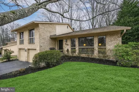 2519 Oakenshield Dr, Rockville, MD 20854