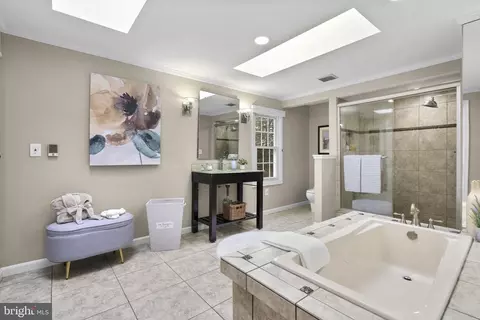 Bath - 14908 Village Gate Dr, Silver Spring, MD 20906 photo 2 of 5