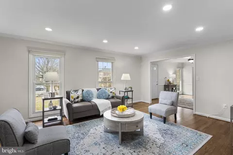 Living - 14908 Village Gate Dr, Silver Spring, MD 20906 photo 2 of 5