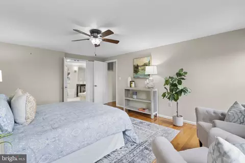 Bedroom - 14908 Village Gate Dr, Silver Spring, MD 20906 photo 2 of 6