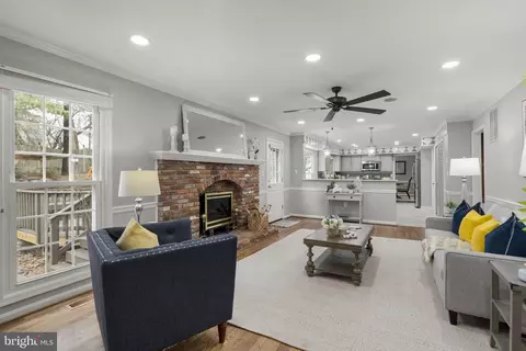 Living - 14908 Village Gate Dr, Silver Spring, MD 20906 photo 4 of 5