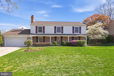12721 Lincolnshire Dr, Potomac, MD 20854