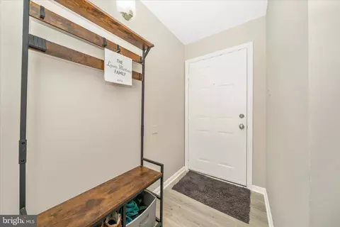 Entry Way - 2513 Mcveary Ct #10AC, Silver Spring, MD 20906 photo 2 of 4