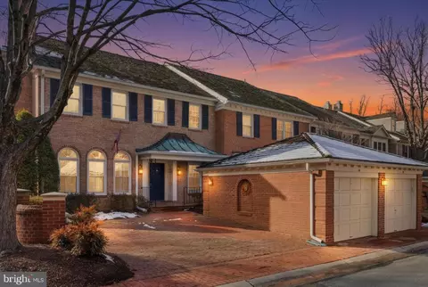 16 Maplewood Park Ct, Bethesda, MD 20814