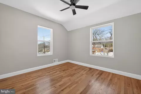 Bedroom - 914 Dennis Ave, Silver Spring, MD 20901 photo 3 of 7