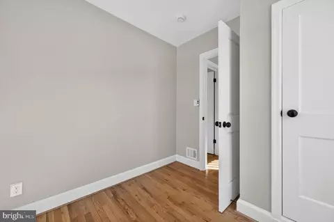 Bedroom - 914 Dennis Ave, Silver Spring, MD 20901 photo 5 of 7