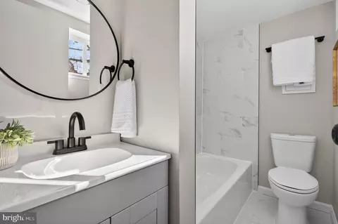 Bath - 914 Dennis Ave, Silver Spring, MD 20901 photo 2 of 2