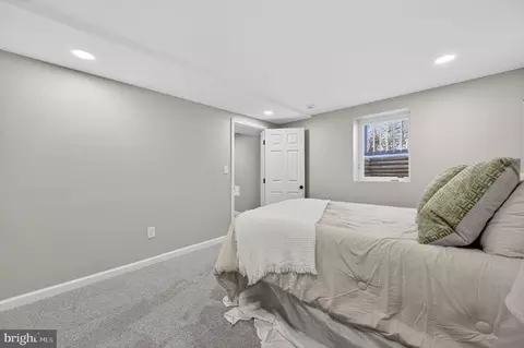 Bedroom - 914 Dennis Ave, Silver Spring, MD 20901 photo 6 of 7