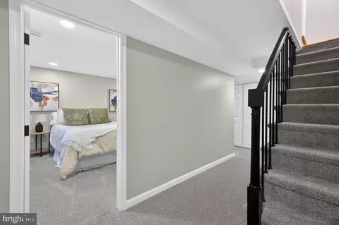 Entry Way - 914 Dennis Ave, Silver Spring, MD 20901 photo 4 of 4