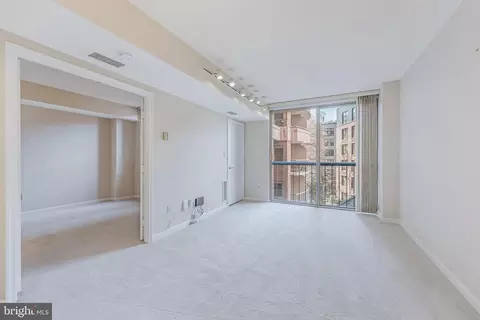 4808 Moorland Ln #314, Bethesda, MD 20814