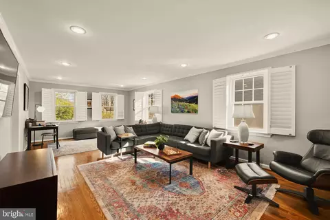 Living - 1601 Noyes Dr, Silver Spring, MD 20910 photo 2 of 3