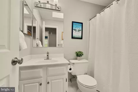 Bath - 1601 Noyes Dr, Silver Spring, MD 20910 photo 3 of 5
