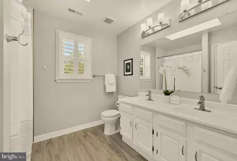 Bath - 1601 Noyes Dr, Silver Spring, MD 20910 photo 2 of 5