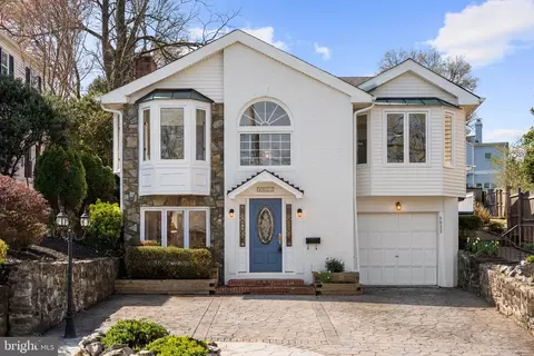 4822 Earlston Dr, Bethesda, MD 20816