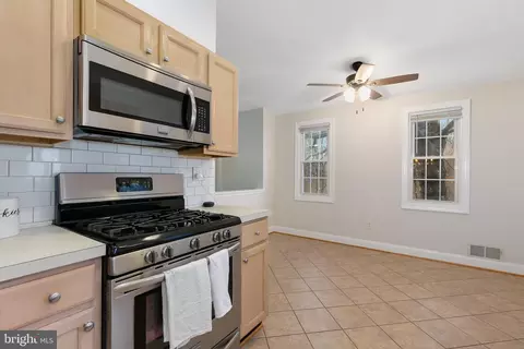 Entry Way - 14312 Morton Hall Rd, Silver Spring, MD 20906 photo 3 of 4