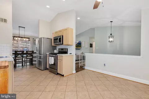Entry Way - 14312 Morton Hall Rd, Silver Spring, MD 20906 photo 4 of 4