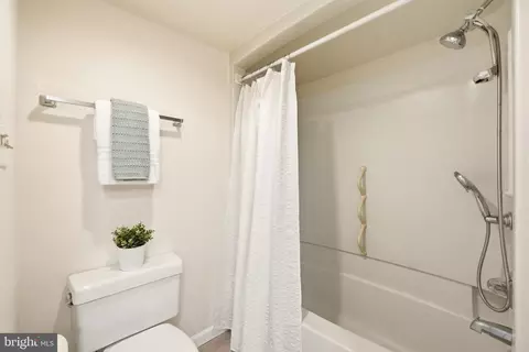 Bath - 15100 Interlachen Dr #4-206, Silver Spring, MD 20906 photo 2 of 3