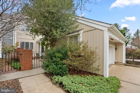 20716 Highland Hall Dr, Montgomery Village, MD 20886