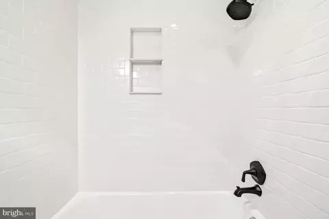 Bath - 1900 Lyttonsville Rd #1003, Silver Spring, MD 20910 photo 3 of 3