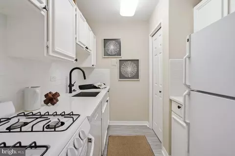 Kitchen - 1900 Lyttonsville Rd #1003, Silver Spring, MD 20910 photo 2 of 5