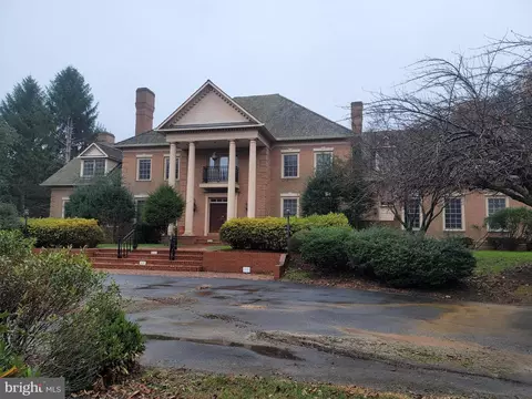 8926 Harvest Square Ct, Potomac, MD 20854