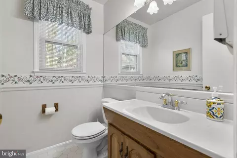 Bath - 4 Ansted Ct, Silver Spring, MD 20905 photo 1 of 4