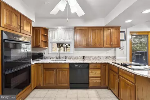 Kitchen - 4 Ansted Ct, Silver Spring, MD 20905 photo 2 of 5