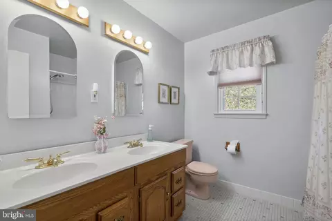 Bath - 4 Ansted Ct, Silver Spring, MD 20905 photo 3 of 4