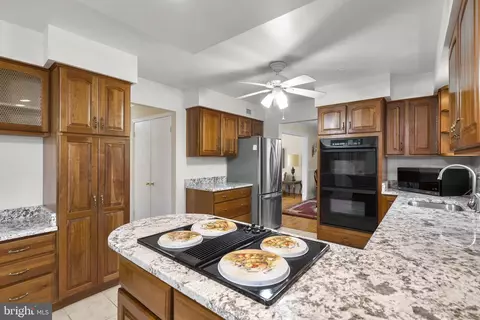 Kitchen - 4 Ansted Ct, Silver Spring, MD 20905 photo 4 of 5