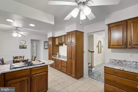 Entry Way - 4 Ansted Ct, Silver Spring, MD 20905 photo 2 of 3