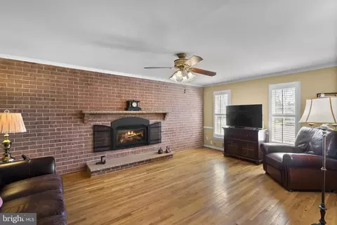 Living - 4 Ansted Ct, Silver Spring, MD 20905 photo 2 of 3