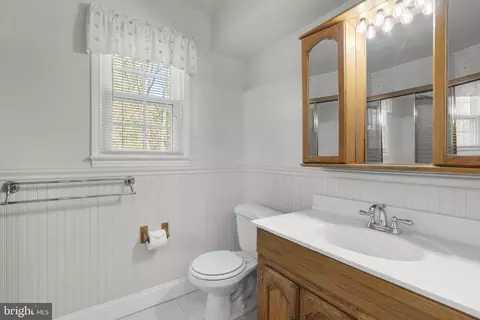 Bath - 4 Ansted Ct, Silver Spring, MD 20905 photo 2 of 4