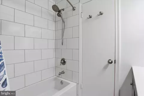 Bath - 1600 Billman Ln, Silver Spring, MD 20902 photo 3 of 4