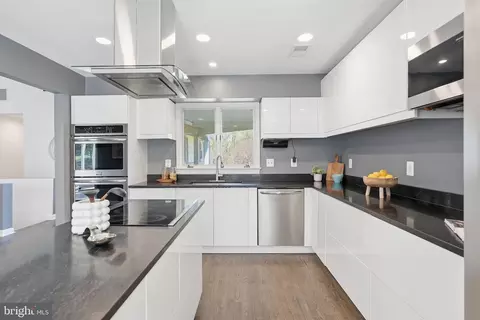 Kitchen - 2015 Sondra Ct, Silver Spring, MD 20905 photo 3 of 3