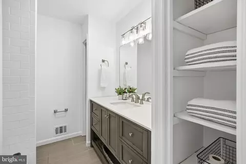 Bath - 2015 Sondra Ct, Silver Spring, MD 20905 photo 3 of 5