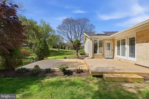 Exterior - 2015 Sondra Ct, Silver Spring, MD 20905 photo 6 of 7