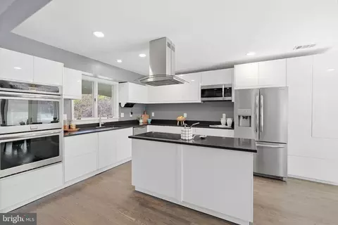 Kitchen - 2015 Sondra Ct, Silver Spring, MD 20905 photo 2 of 3