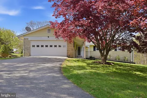 Exterior - 2015 Sondra Ct, Silver Spring, MD 20905 photo 2 of 7
