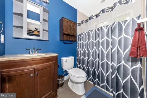 Bath - 2913 Weisman Rd, Silver Spring, MD 20902 photo 2 of 4