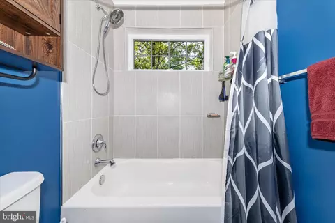 Bath - 2913 Weisman Rd, Silver Spring, MD 20902 photo 3 of 4