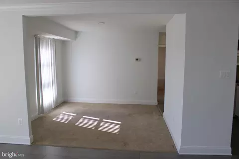 Living - 2301 Greenery Ln #103-5, Silver Spring, MD 20906 photo 2 of 4