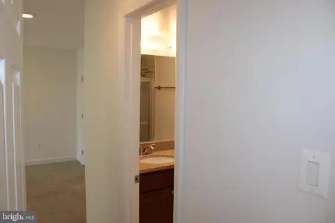 Entry Way - 2301 Greenery Ln #103-5, Silver Spring, MD 20906 photo 5 of 9