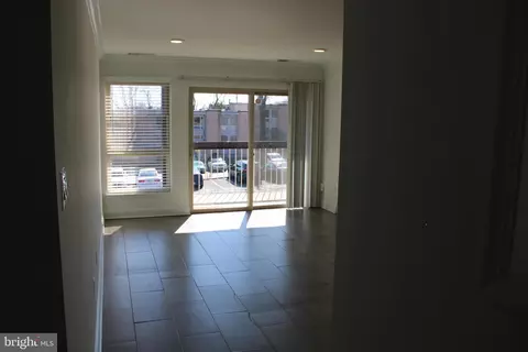Living - 2301 Greenery Ln #103-5, Silver Spring, MD 20906 photo 4 of 4