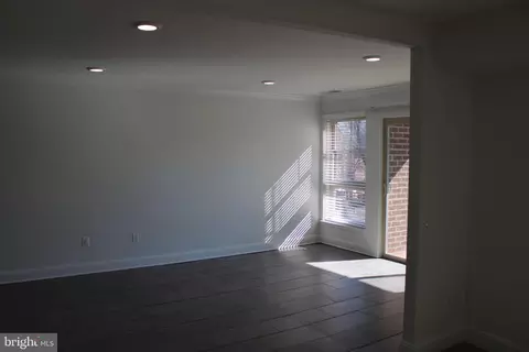 Living - 2301 Greenery Ln #103-5, Silver Spring, MD 20906 photo 3 of 4