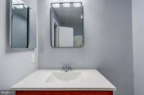 Bath - 13122 Musicmaster Dr #71, Silver Spring, MD 20904 photo 1 of 3
