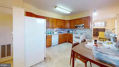 Entry Way - 3701 Kenway St, Silver Spring, MD 20906 photo 5 of 7