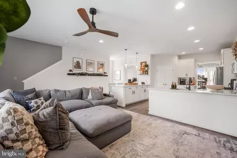 Entry Way - 15946 Coolidge Ave, Silver Spring, MD 20906 photo 5 of 16
