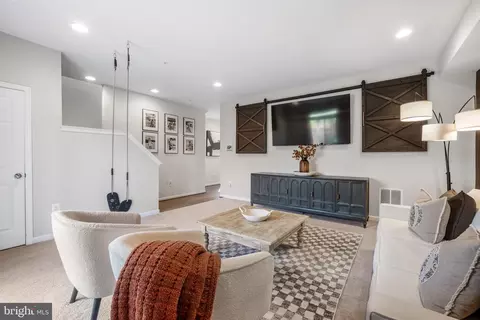 Entry Way - 15946 Coolidge Ave, Silver Spring, MD 20906 photo 14 of 16
